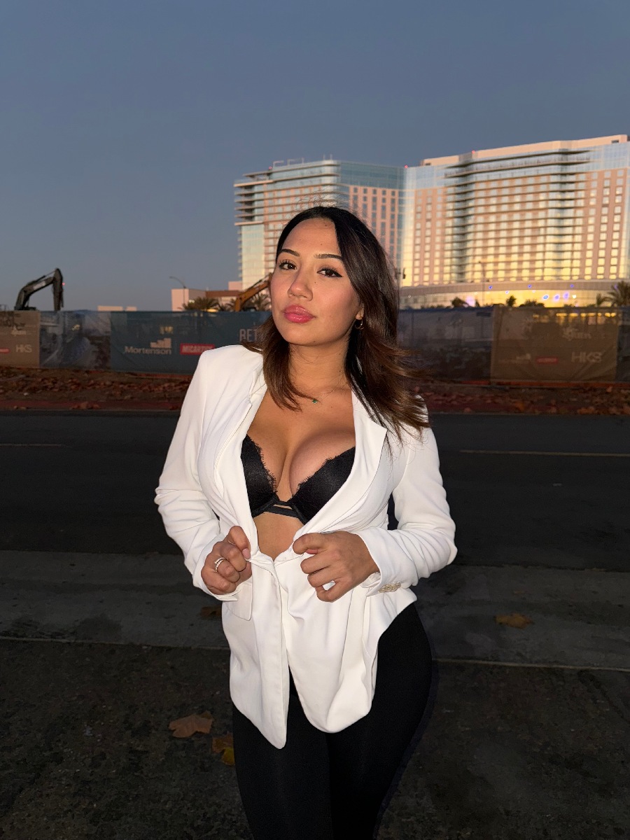 Take a pause and enjoy Ali Cruz — streaming from Tunis