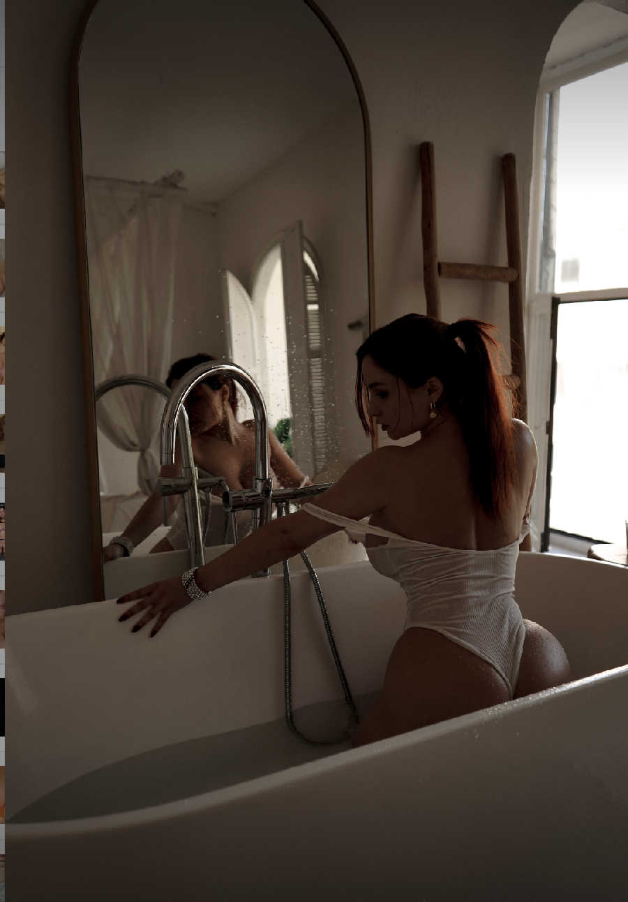 A playful frame from Miranda Faith nude — online in Tunis