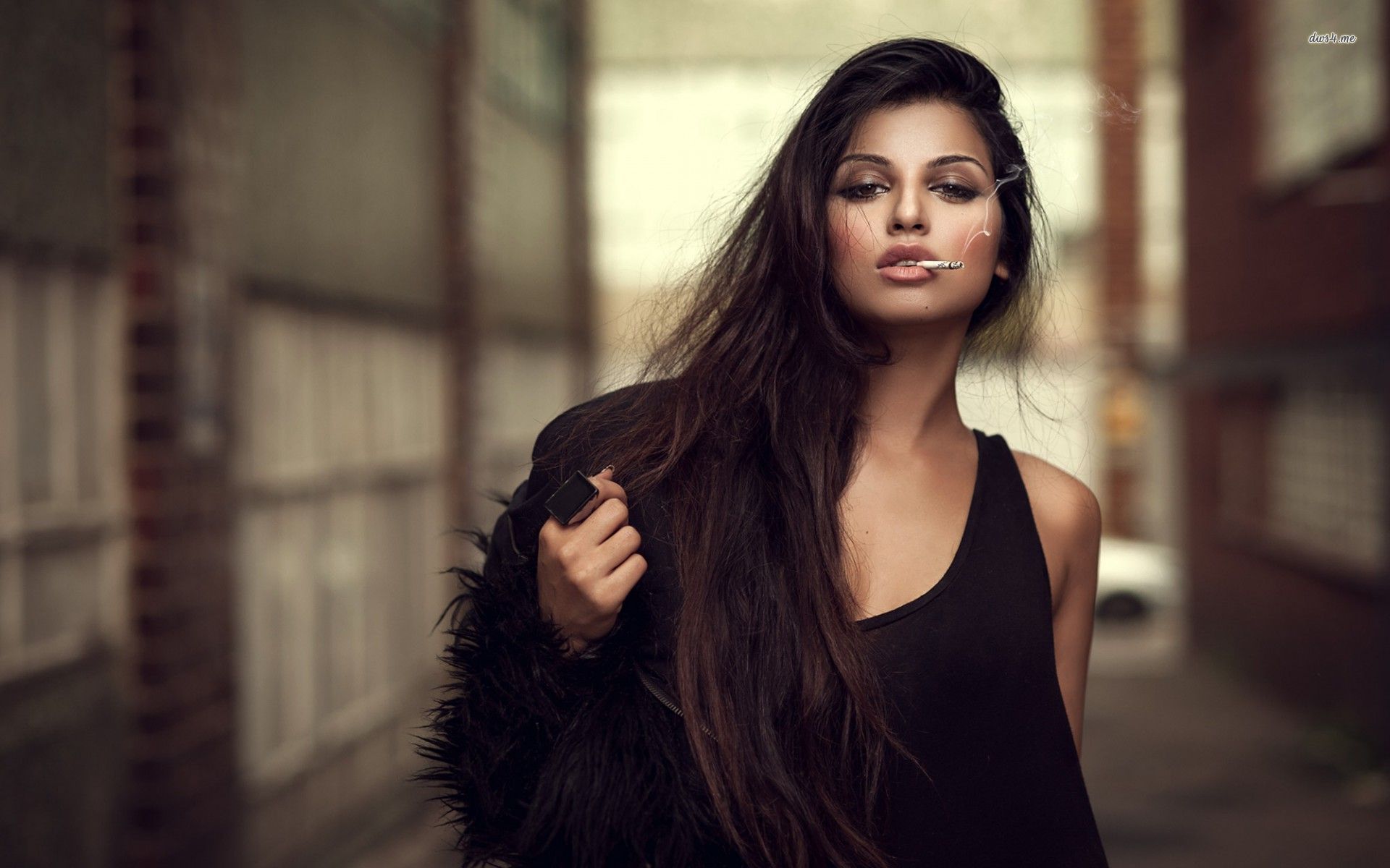 A playful frame from Sassy girls — online in Tunis