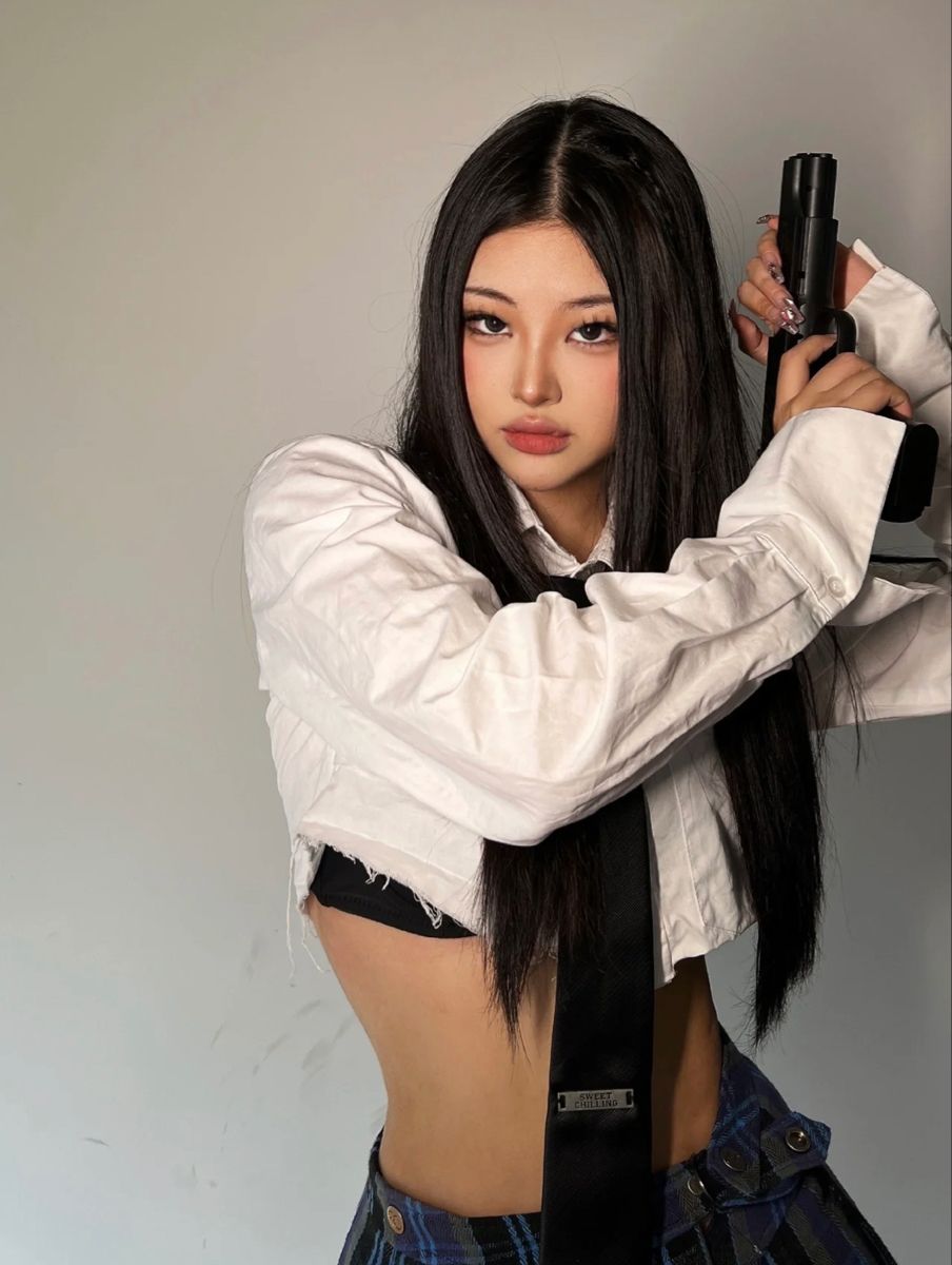 A cozy shot with Sassy girls — straight from Tunis