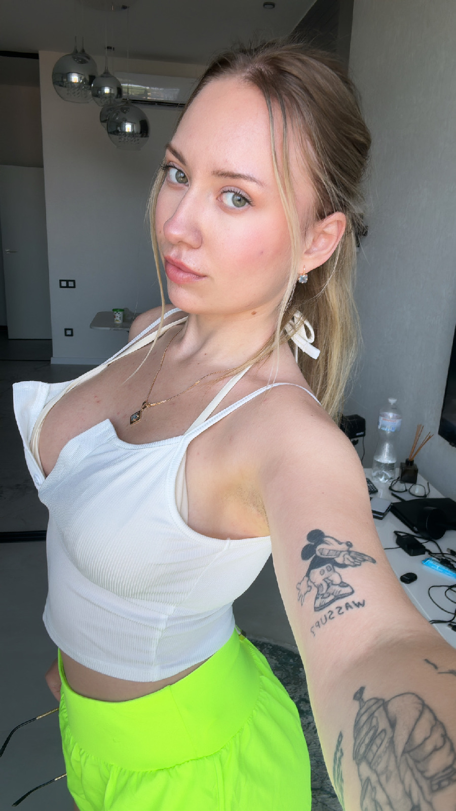 KateV in her underwear in Tunis