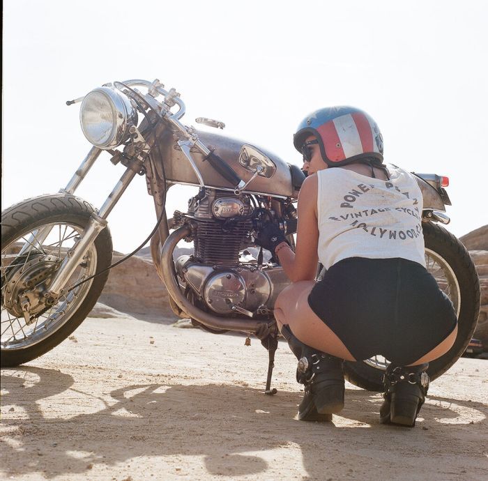 A playful frame from Girls on a motorcycle — online in Tunis