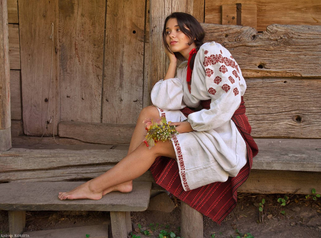 Fresh photos, fresh mood — Women in Slavic costumes online in Tunis