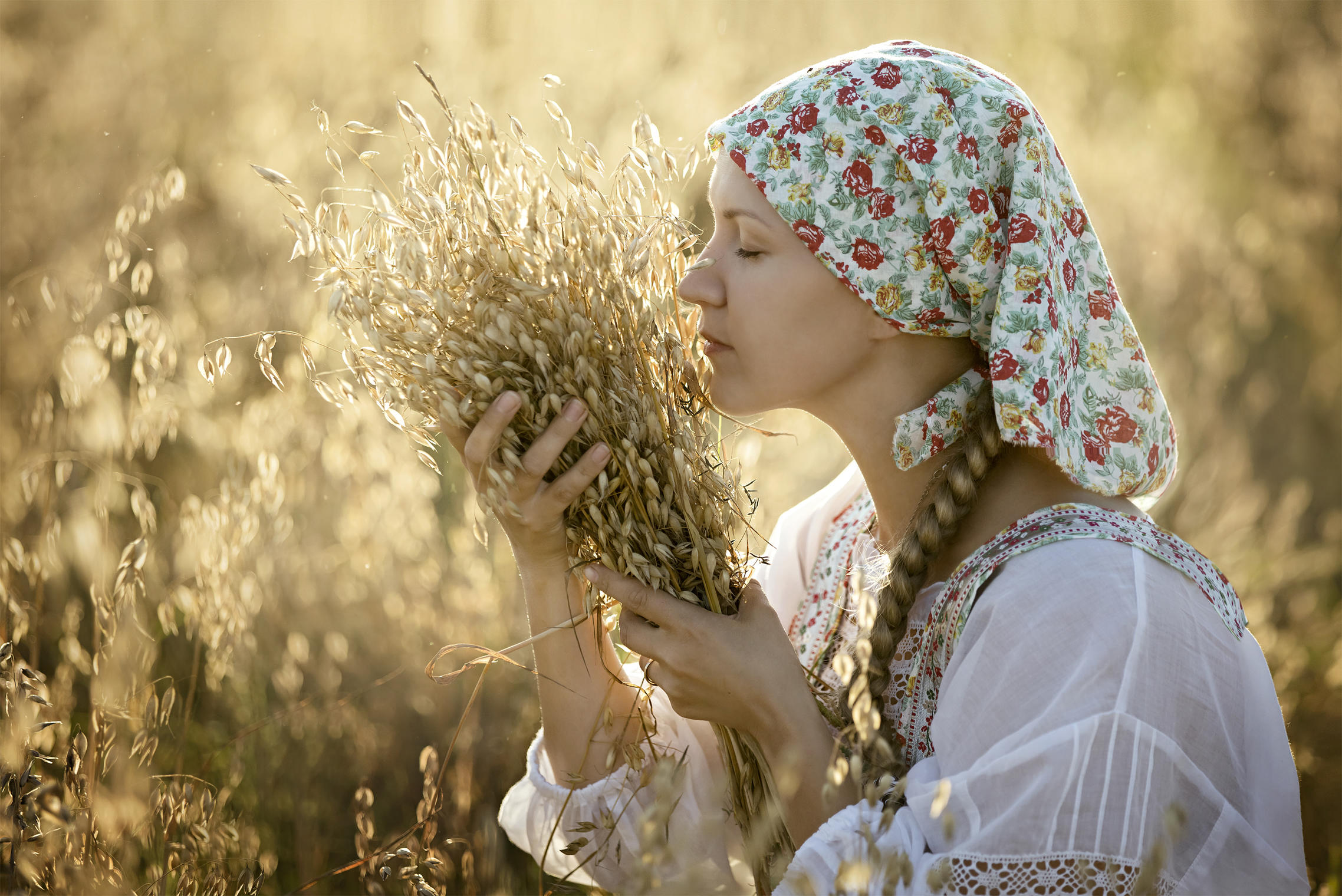 Photo Women in Slavic costumes in Tunis
