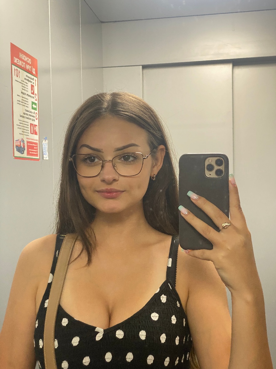 Sexy model Stacy in Tunis